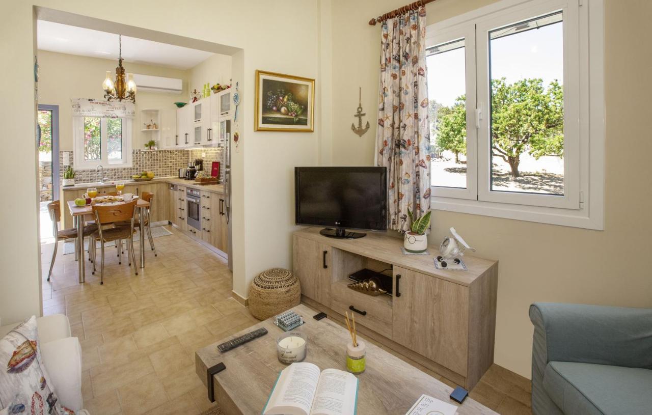 Ruby'S Summer House With Spacious Garden And Free Parking กาวริยอน ภายนอก รูปภาพ